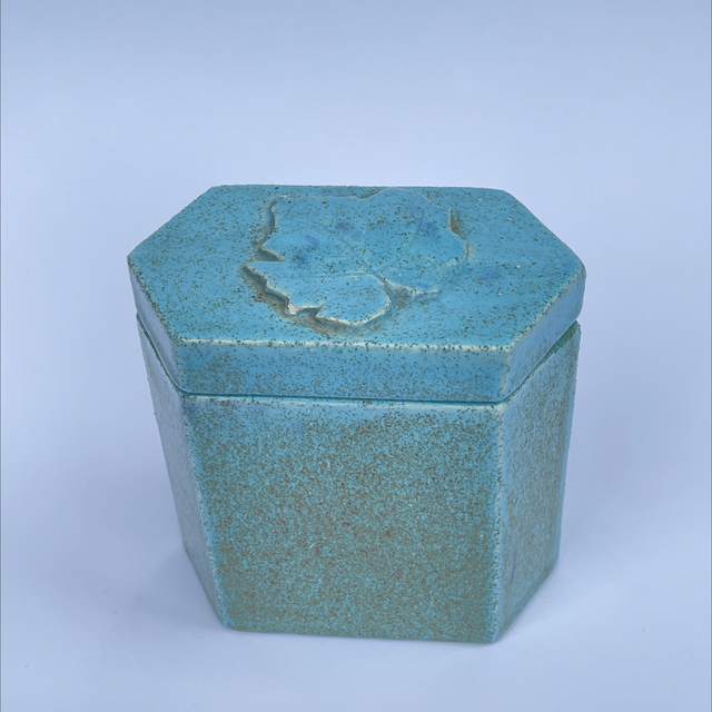 Antike leichte Keramikdose signiert