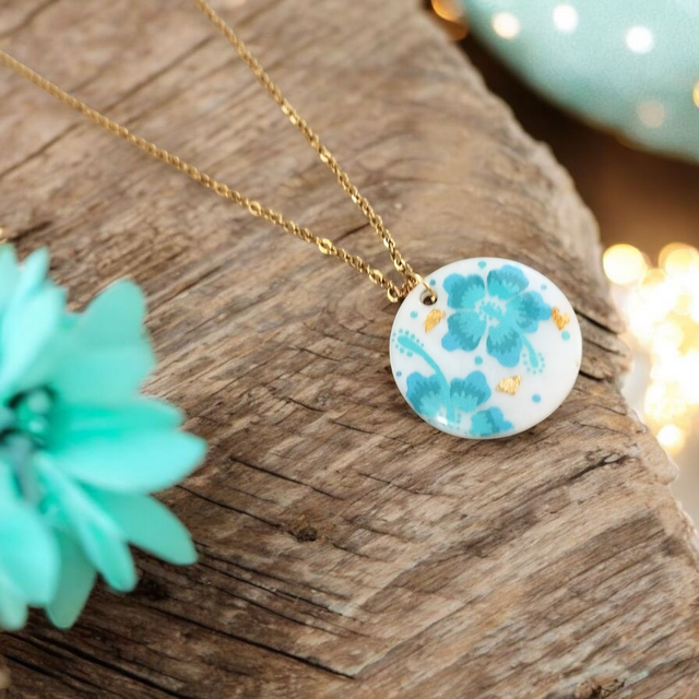 Collier dessiné Flora acier inoxydable bleu turquoise vert d&#039;eau nacre