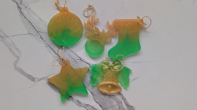 5 Suspensions de Noël en résine époxy personnalisables | couleurs vert - or