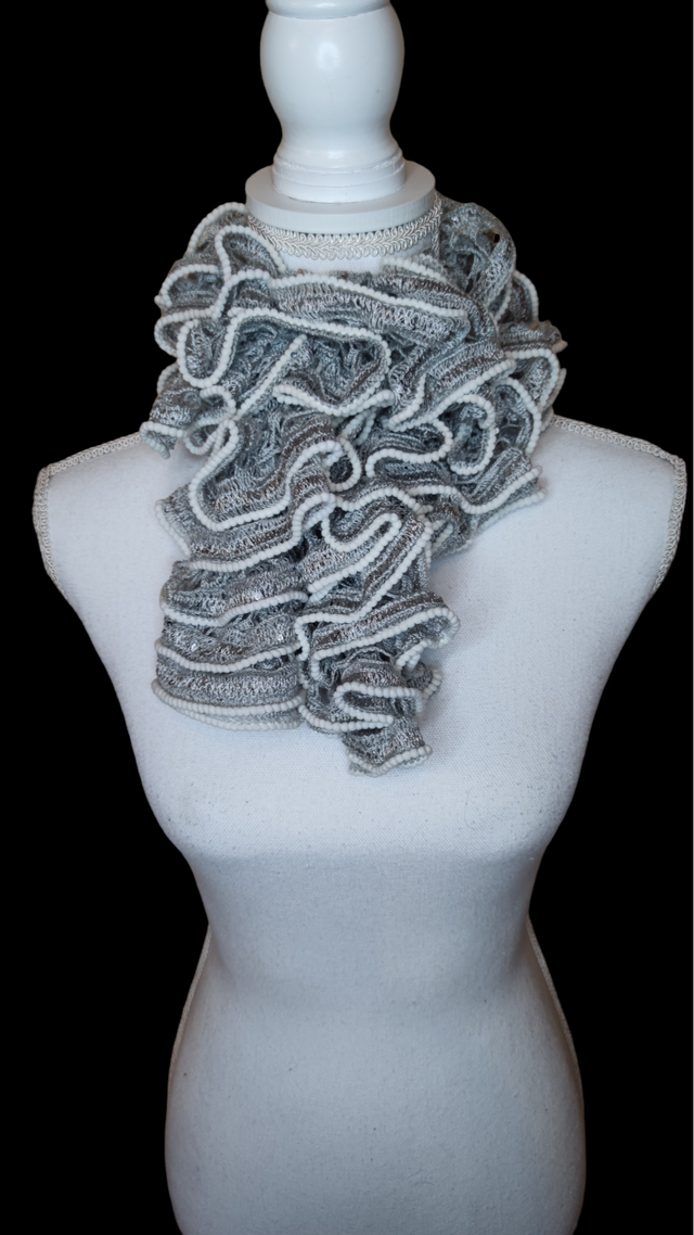 Écharpe gris liseré blanc