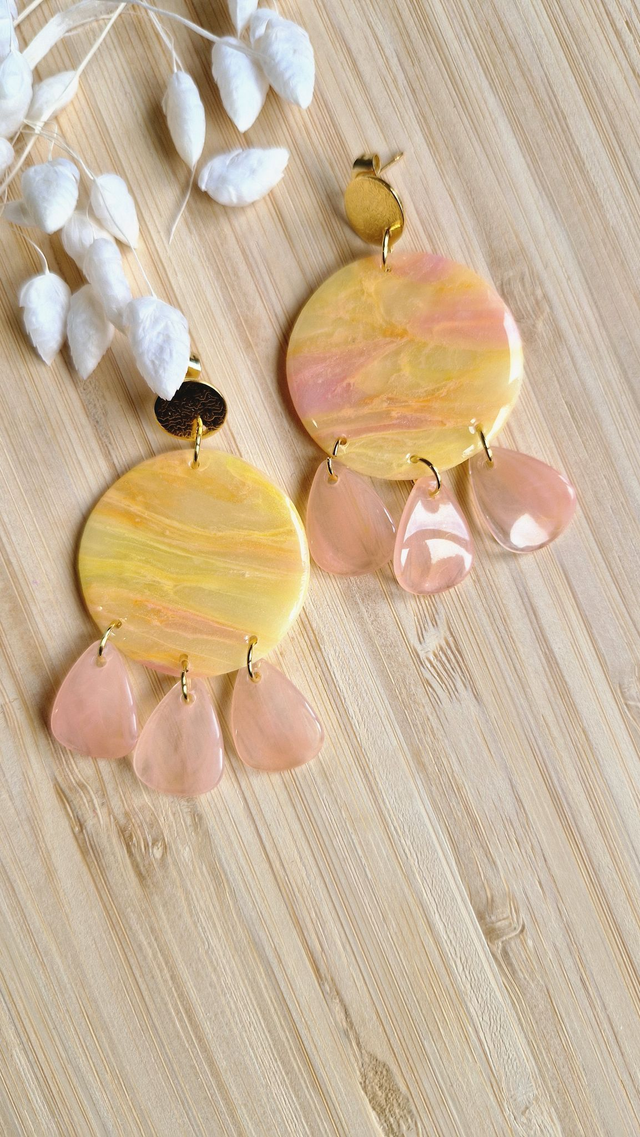Gracieuse - Collection Été Enflammé - Boucles d'oreilles en pâte polymère et résine. 