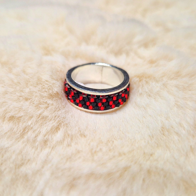 Bague rouge et noir 52