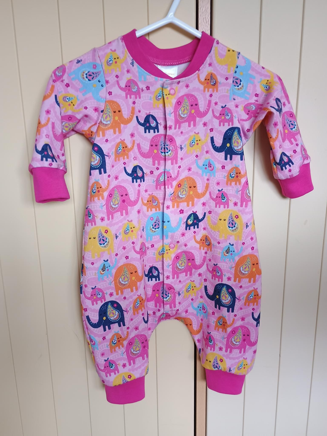 Babygrow - 3-6 mth (6-7 kg).   Pink paisley elephants