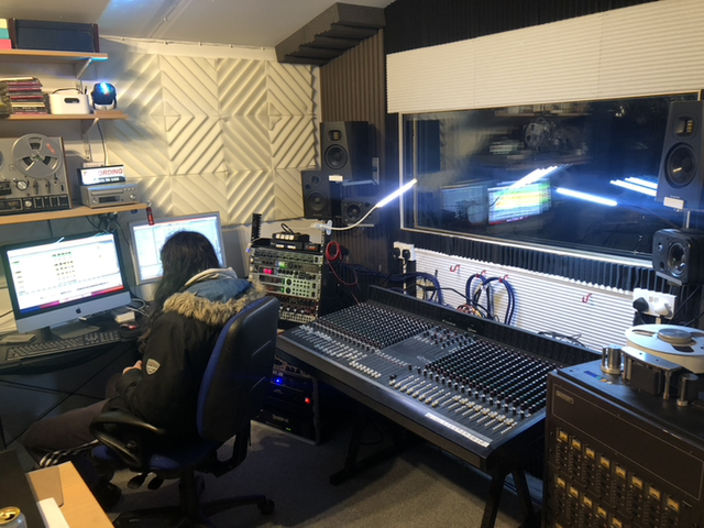 1 hour control room hire 