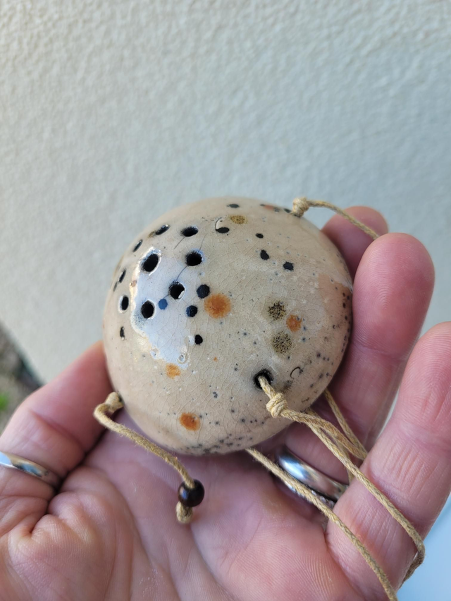 Porte- boule de graines en céramique,  artisanal
