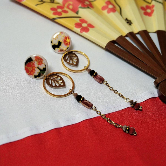 Boucles d'oreilles pendantes motifs japonais rouge et noir