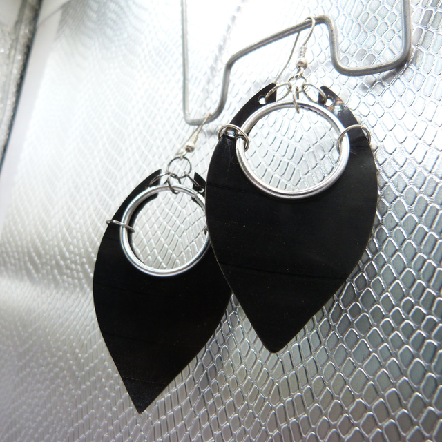 Boucle d&#039;oreille vinyle &quot;Goutte&quot; 