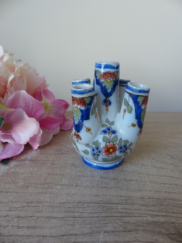 Ancien petit vase pique fleurs en faïence de Rouen peint main, vase miniature avec blason vieux Rouen vintage, petit vase décor floral bleu