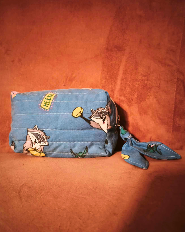 ✨ Trousse matelassée upcyclée – Édition Meeko - Pocahontas ✨