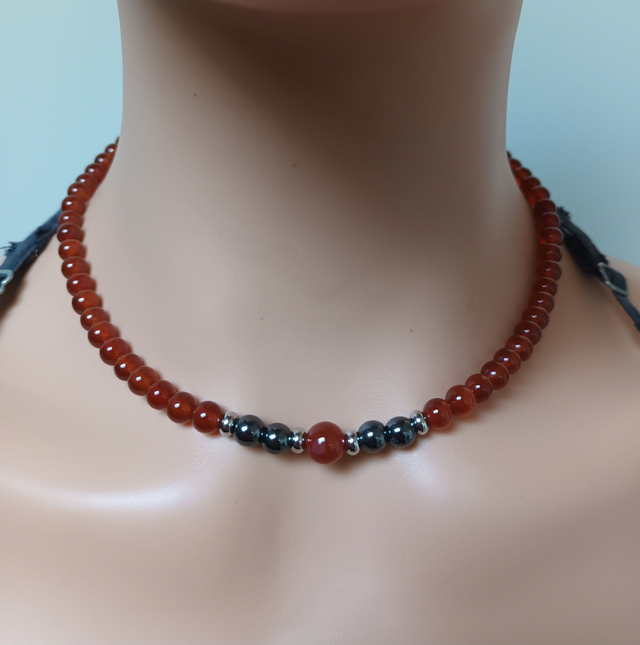 Collier en cornaline et hématite 