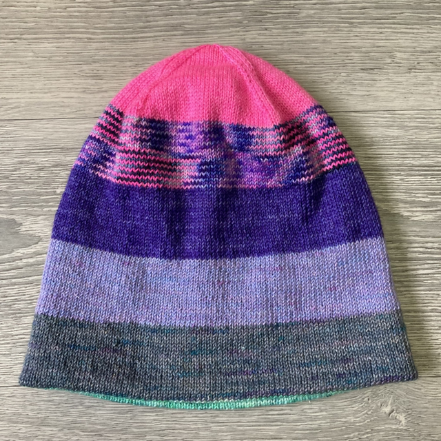 'Chaos rainbow' - Reversible hand-knit hat