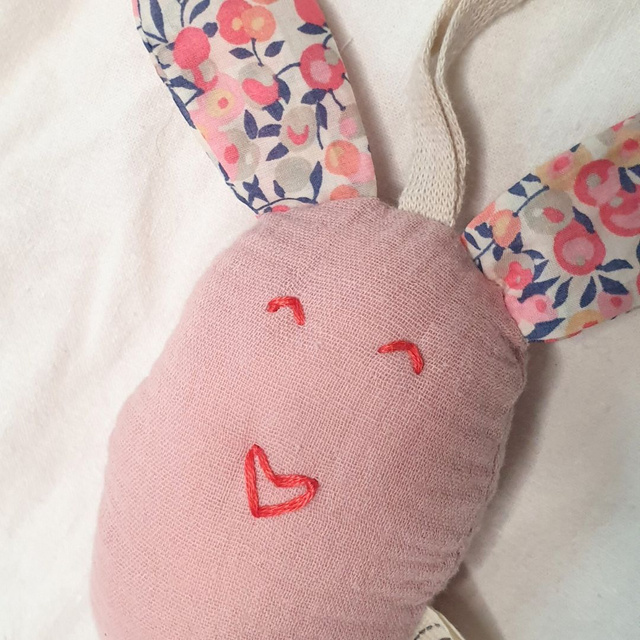 Le Kiki Lapin rose à petites fleurs Liberty