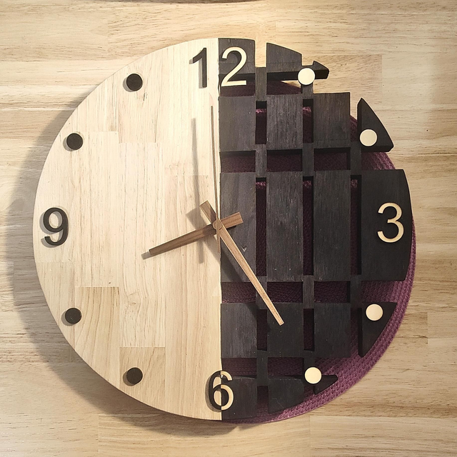 Horloge pixelwood en hévéa 