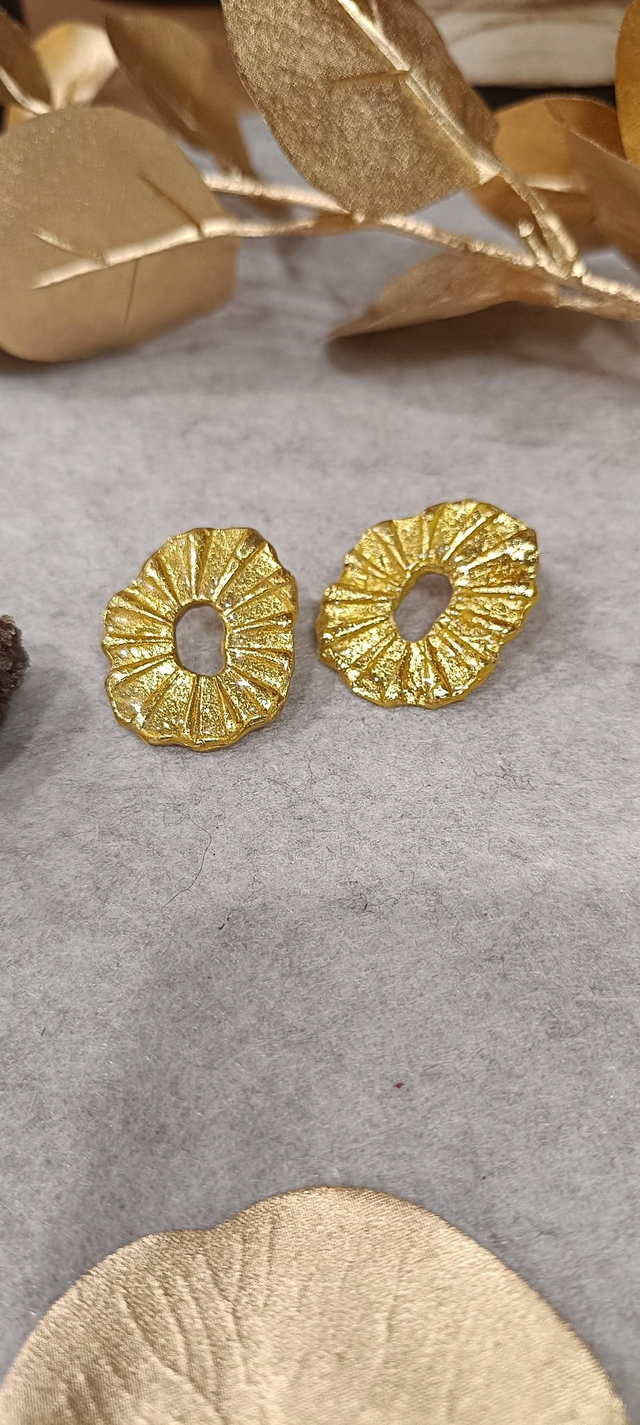 Grosses puces dorées