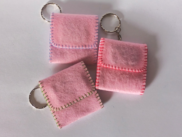 Llavero 3 en Raya Rosa