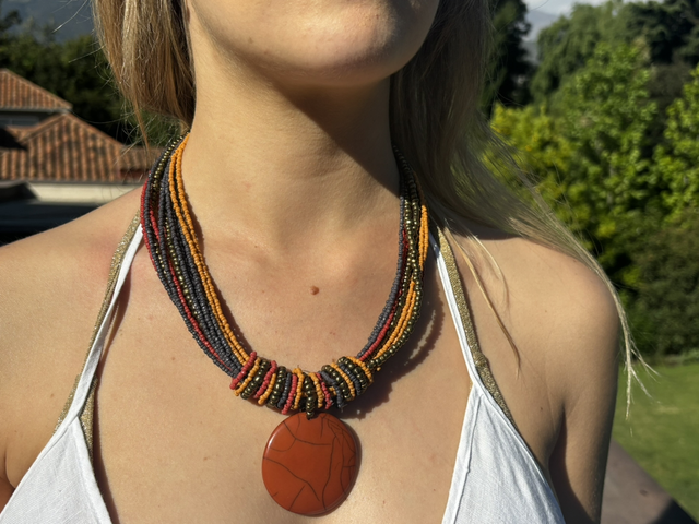 Collar mostacilla múltiple moneda