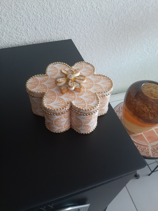 boîte  à bijoux doré multi compartiments   solide , boîte de décoration en papier kraft		