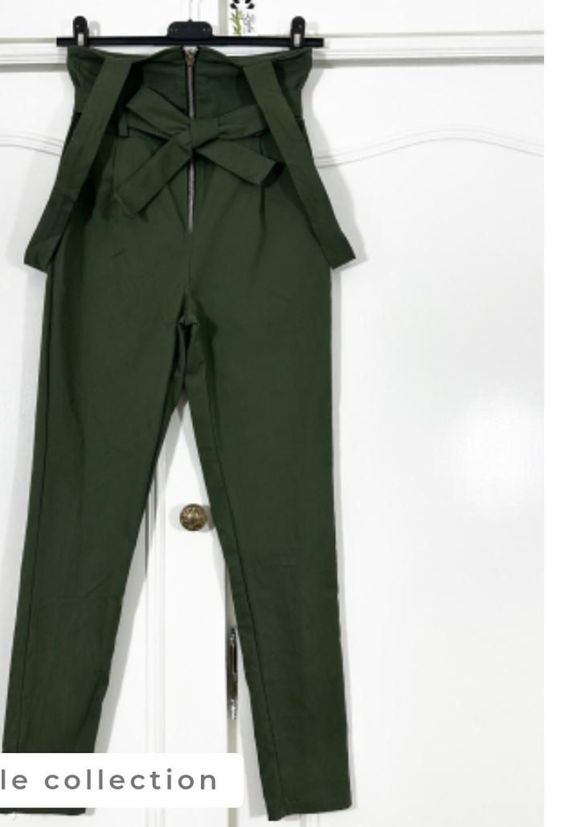 Le combi-pantalon avec bretelles 