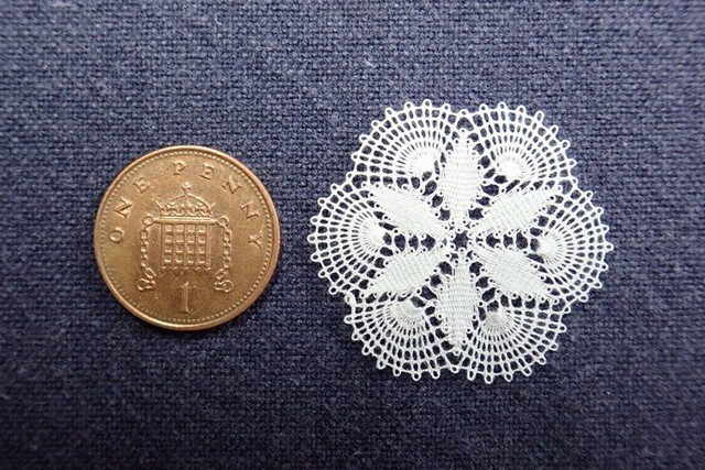 Handmade Lace Mat (Design C4)