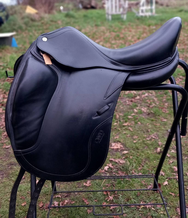 Selle de dressage CWD SE08 18"