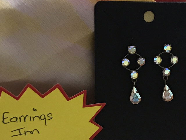 White-Clear Stone Vintage Earrings - WDE36