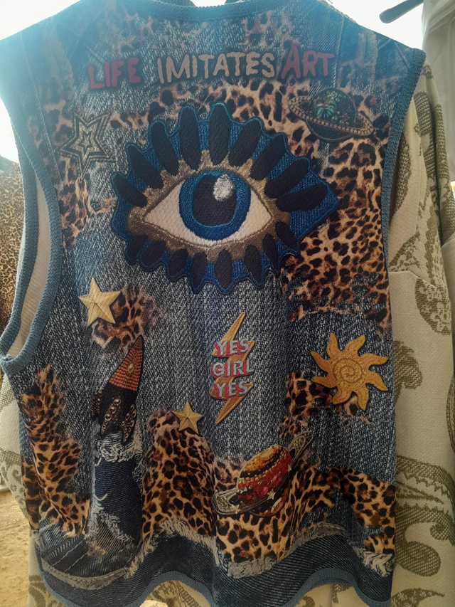 Gilet sans manche oeil bleu 