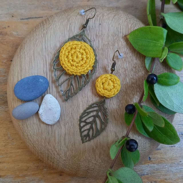 Boucles d&#039;oreille asymétriques Feuille - Jaunes