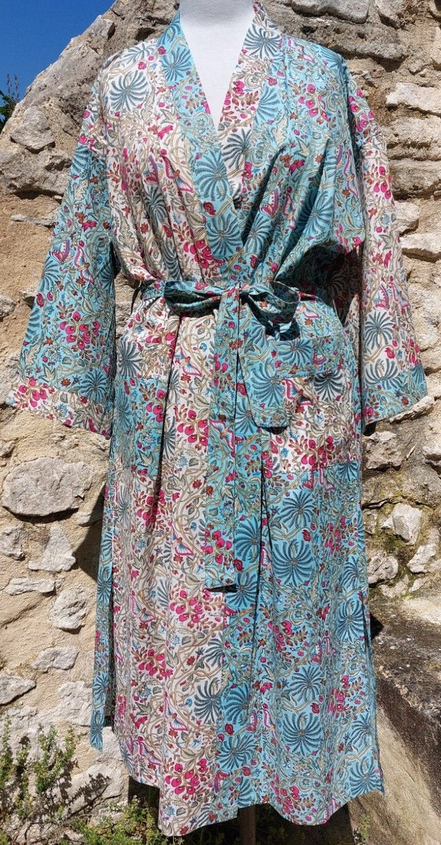 Robe kimono longue en coton, peignoir, robe de chambre, motif floral et papillons blanc, bleu, rose, L.120cm   