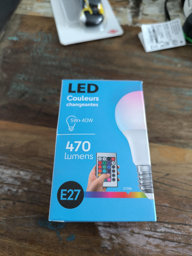 AMPOULE LED E27 AVEC TÉLÉCOMMANDE 