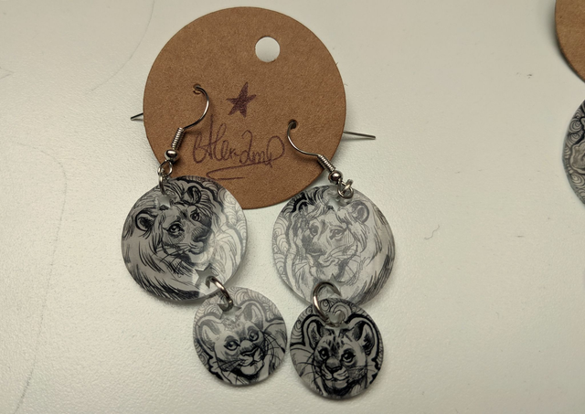 Pré-commande _ Boucles d&#039;oreilles dessinées à la main, avec deux visuels