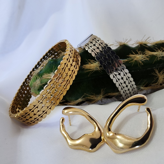 Bracelete Dourado Detalhado Largo Aço Inox