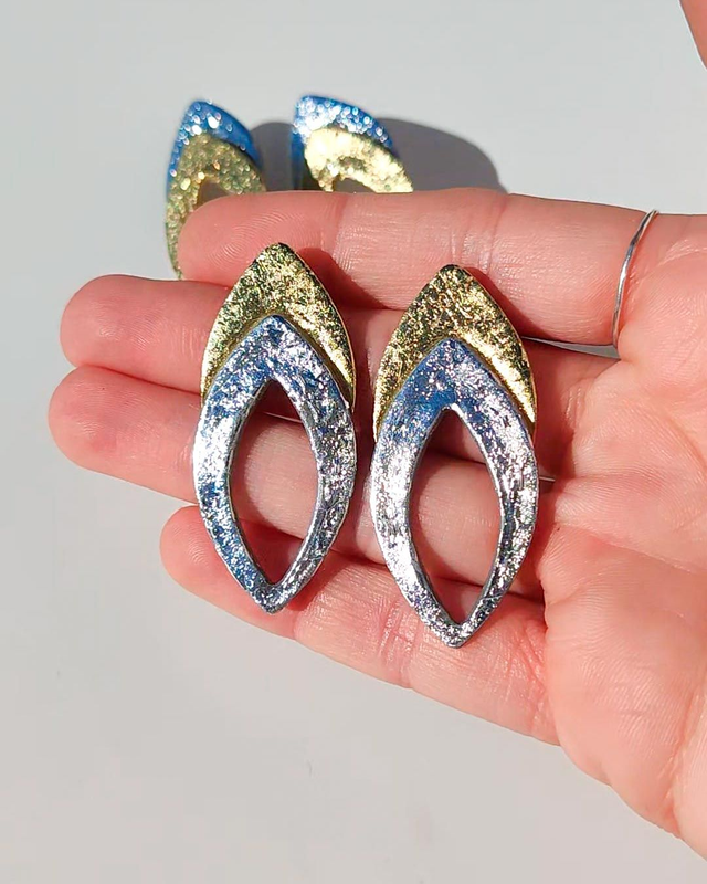 Lumbre plateado y dorado brillante