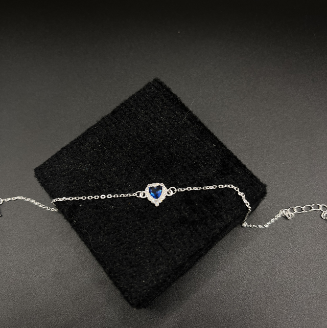 Pulseira coração de zircônia azul 