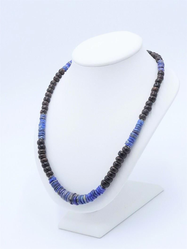 Collier corail noir et lapis lazuli