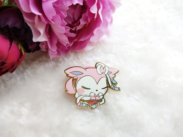 Sylveon Hard Enamel Pin | Pokemon