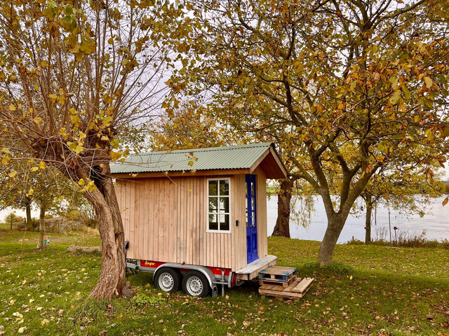 HUISJE OP WIELEN ( AAN DE MAAS ) 