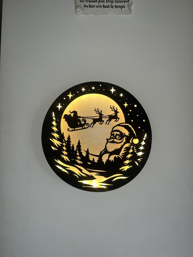 Tableau lumineux père noel en bois recyclé – Décoration murale LED upcycling