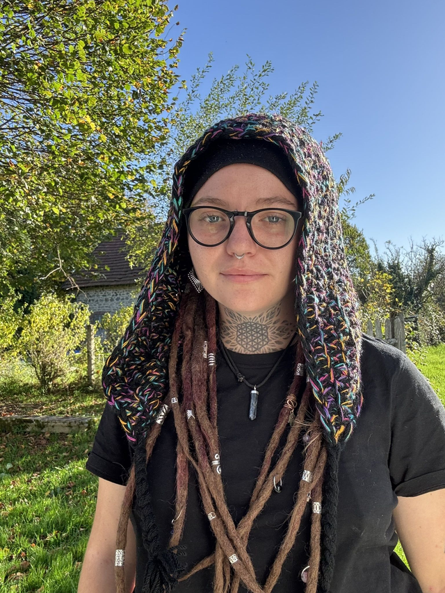 CAPUCHE NOIR ET MULTICOLORE 