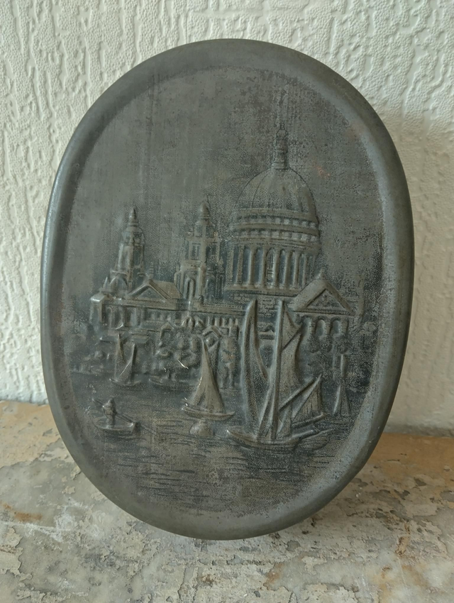 Vintage decorative confectionary tin 