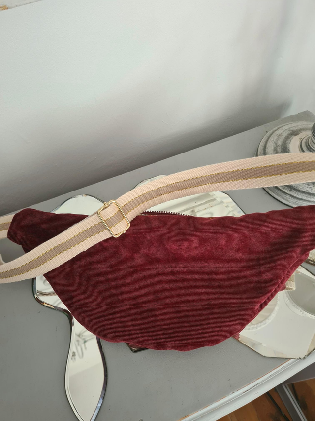 Banane "haute couture" en tissus upcyclés