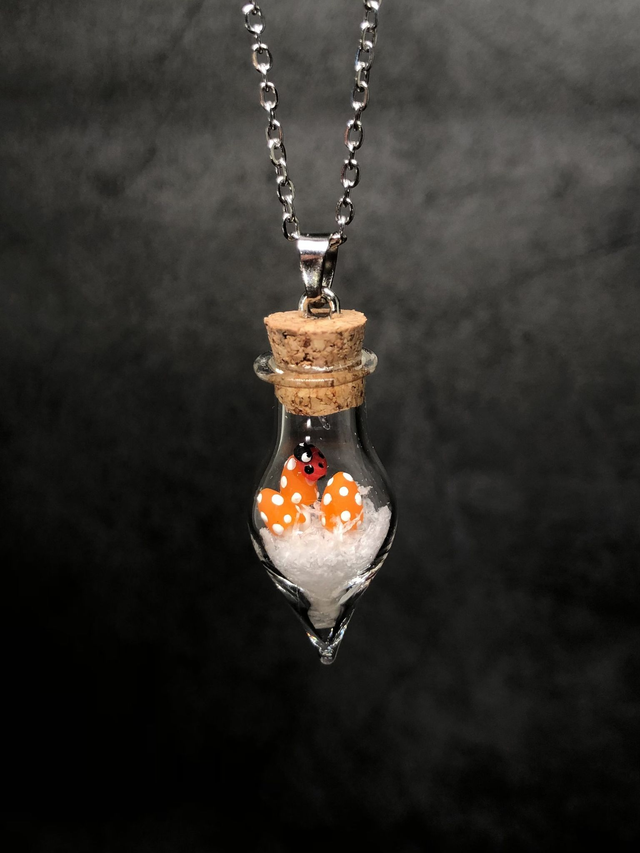 Pendentif givré amanite orange et coccinelle