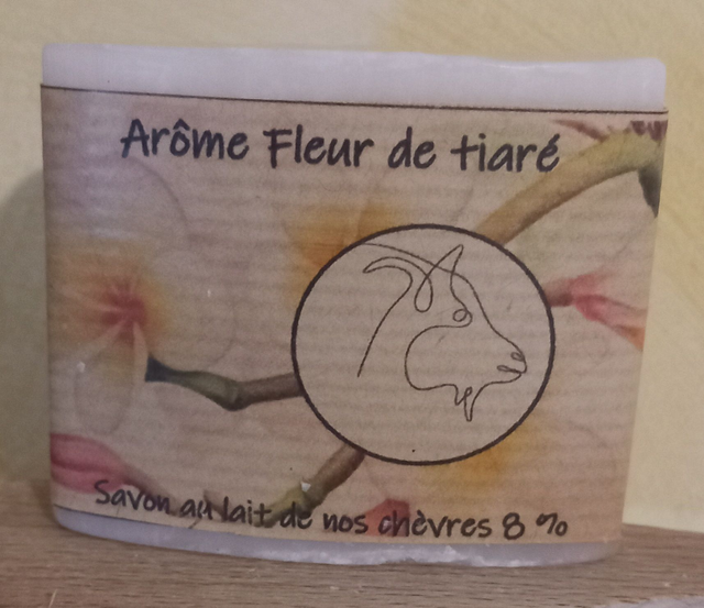 Savon au lait de nos chèvres 8% arôme fleur de tiaré