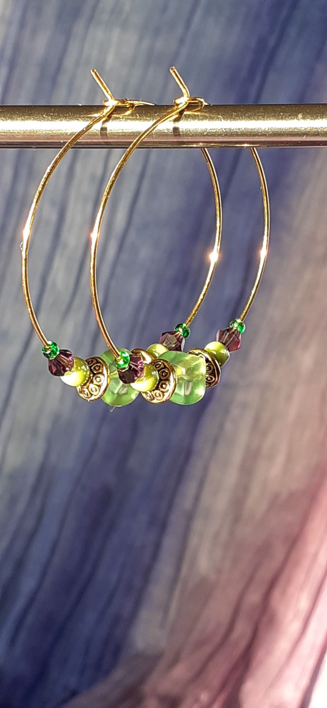 Sirkel Boucles d'oreilles créoles vert anis &amp; violet