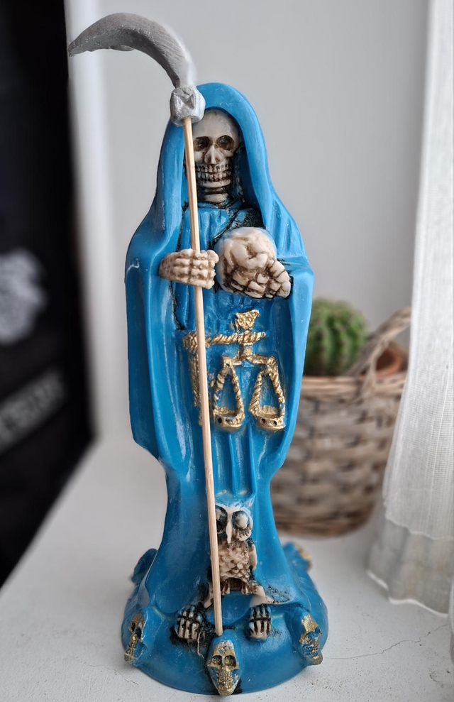 Statue Santa Muerte bleue 25cm