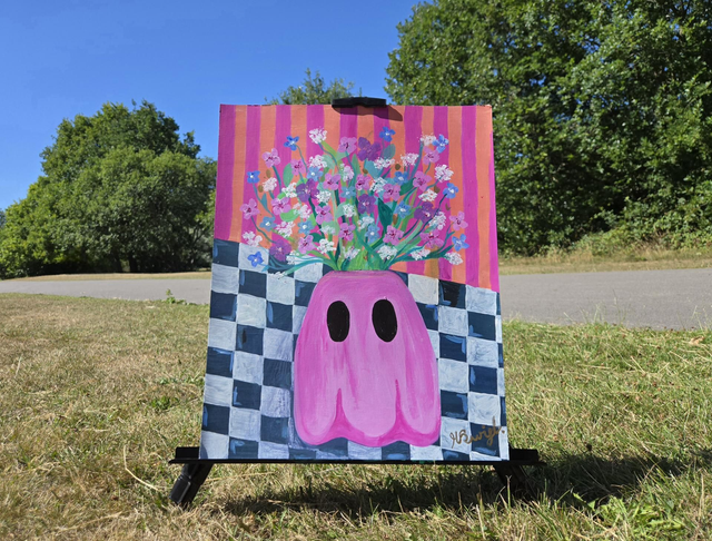 Ghost vase with ditsy flowers