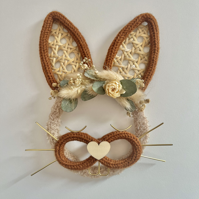 Tête de lapin fleurie