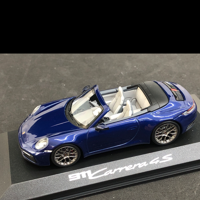 Porsche 911 (992) Carrera 4S Minichamps 1:43