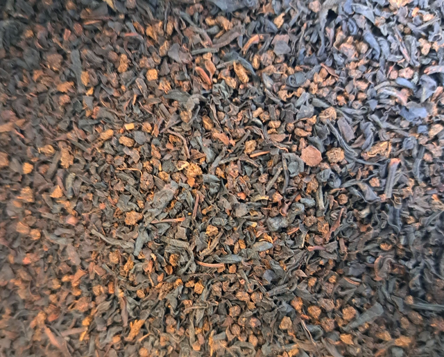 THE NOIR ENGLISH BREAKFAST BROKEN BIO