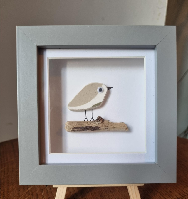 Small framed picture - single bird. Frame size 12cm x 12cm.