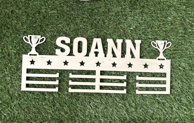 Porte médaille personnalisé en bois